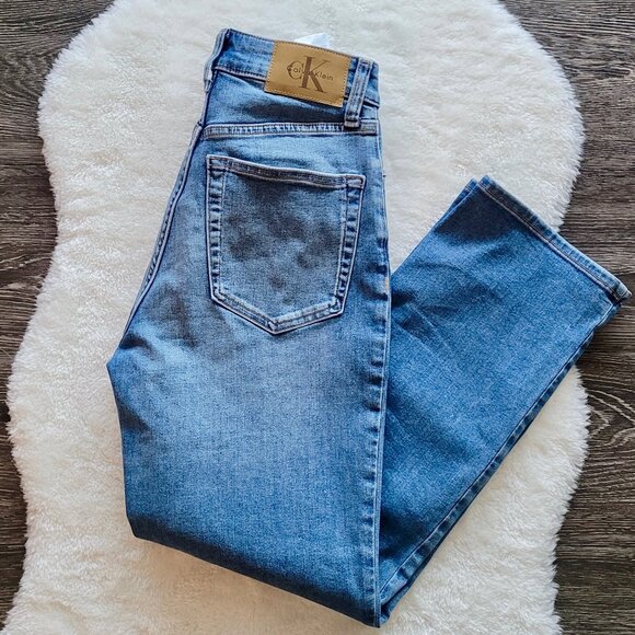🌹2/$30🌹 Calvin Klein 👖 Straight Leg Jean in Classic Blue - Picture 2 of 11